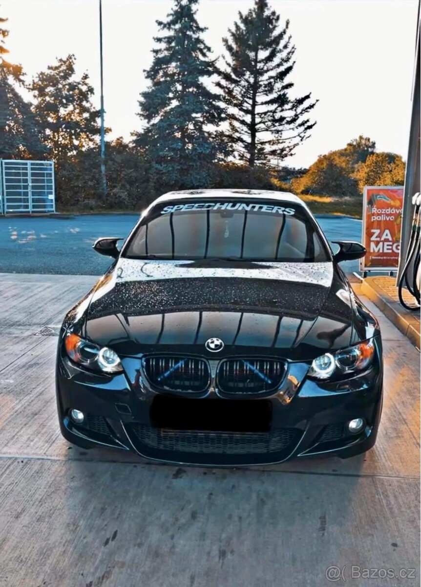 Okrasné výztuhy za ledvinky na BMW E90/E91/E92/E93
