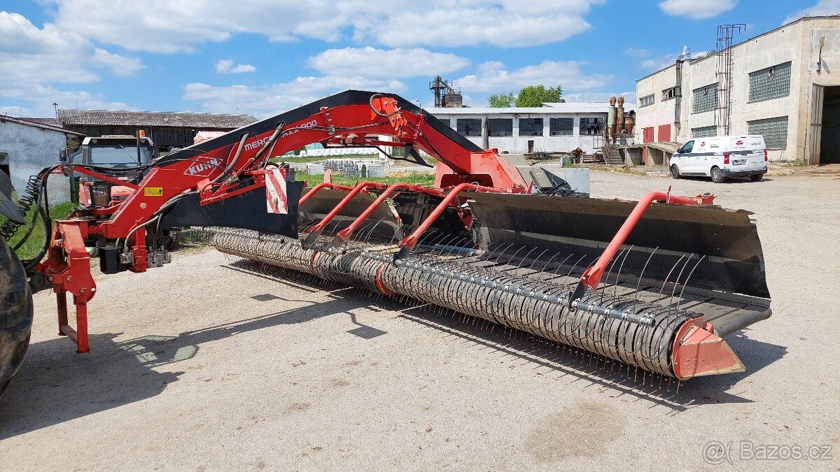 Kuhn Merge Maxx 900, pásový shrnovač píce