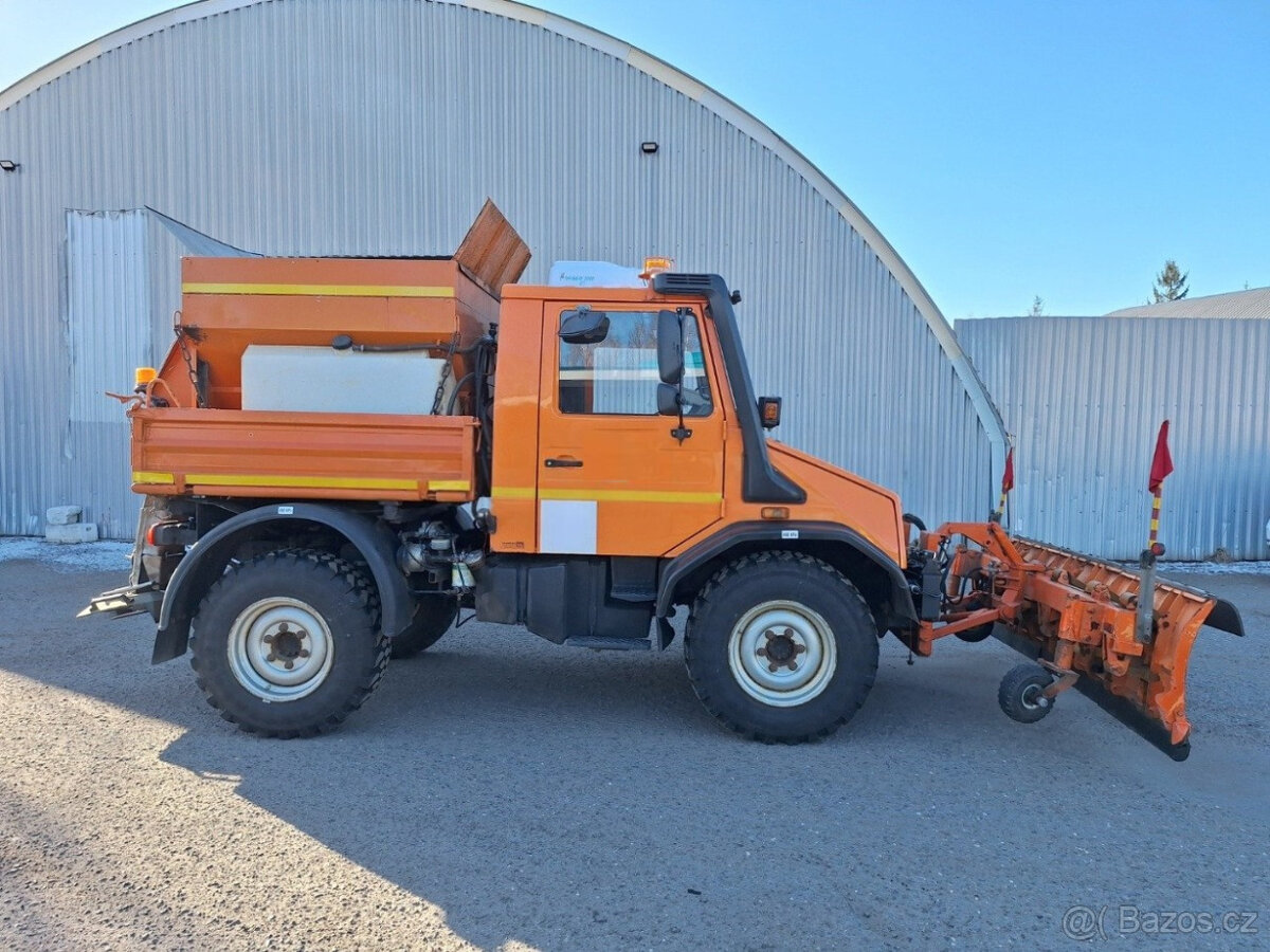 ZAMETAČ MERCEDES BENZ UNIMOG U 400 4x4,R.V. 2004