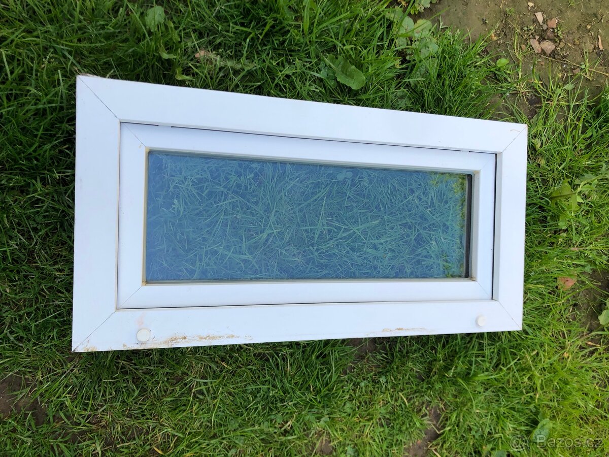 Plastové okno 80x40