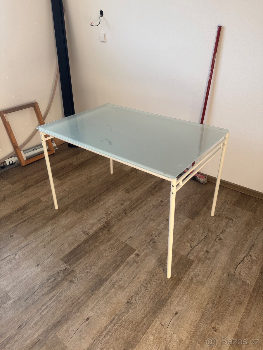 Prodám Skleněný stůl IKEA