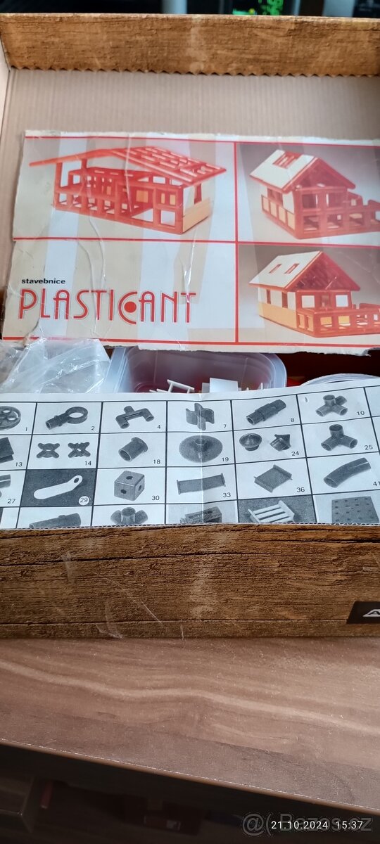 Retro plastic stavebnice