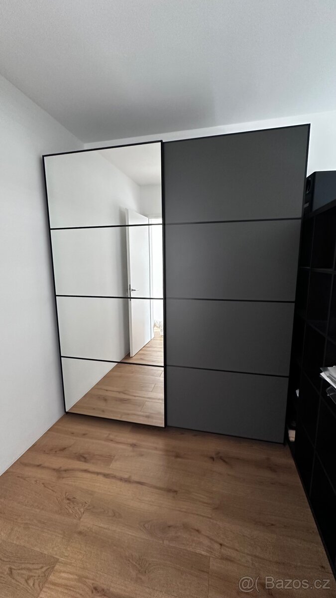Šatní skříň