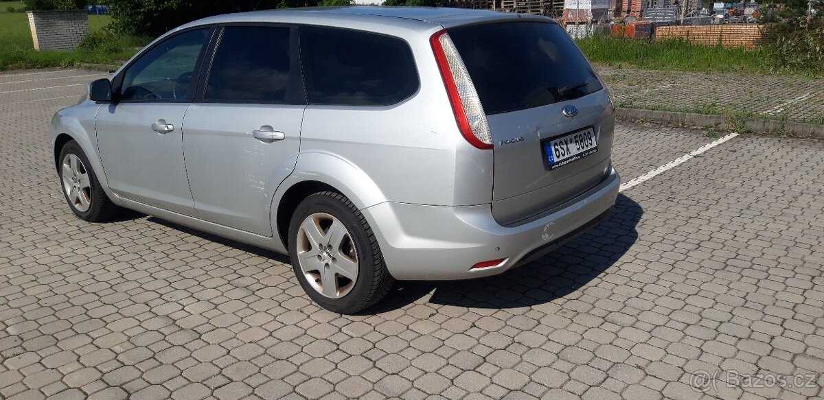 Ford Focus 2,0i 16V Carving 107 kw kombi