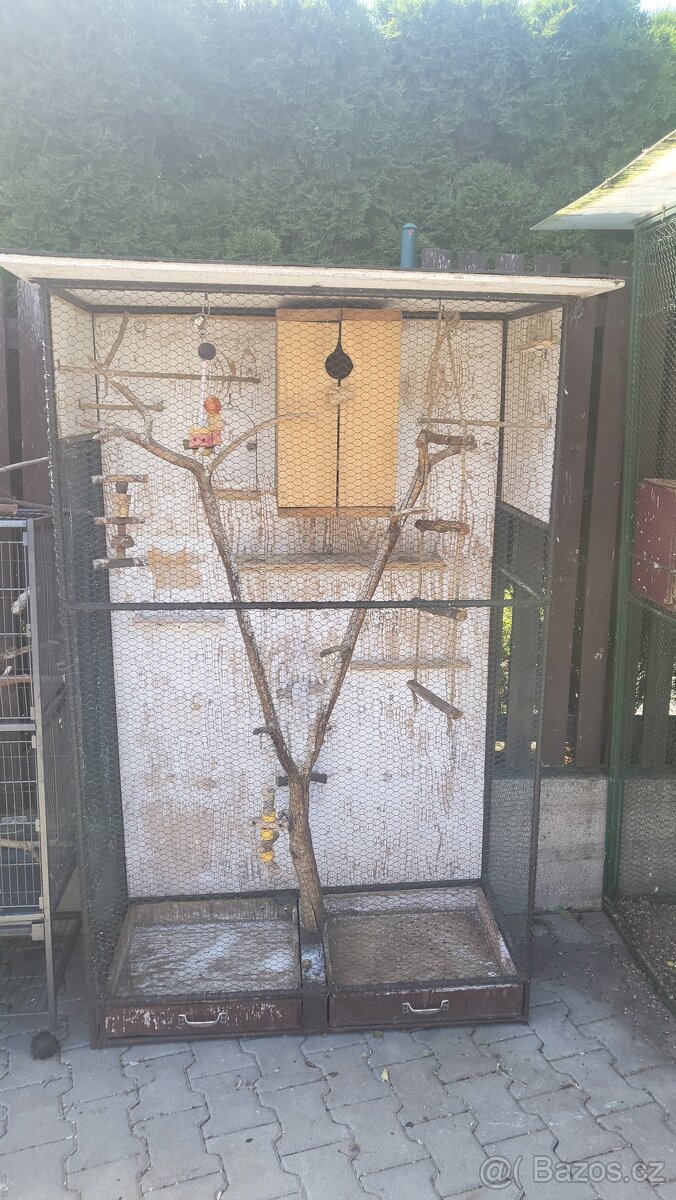 Voliera pro papoušky i z budkou