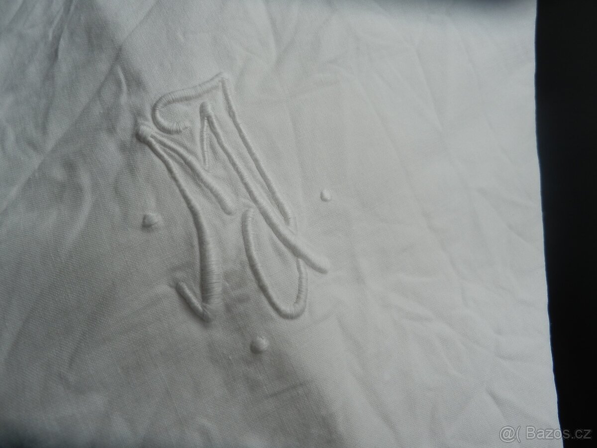 povlaky s monogramy r.1950