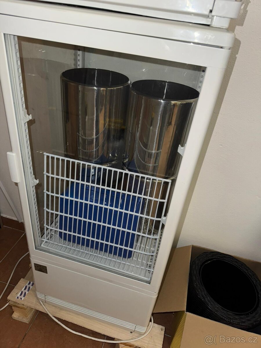 Chladici vitrina Prosklena lednice.