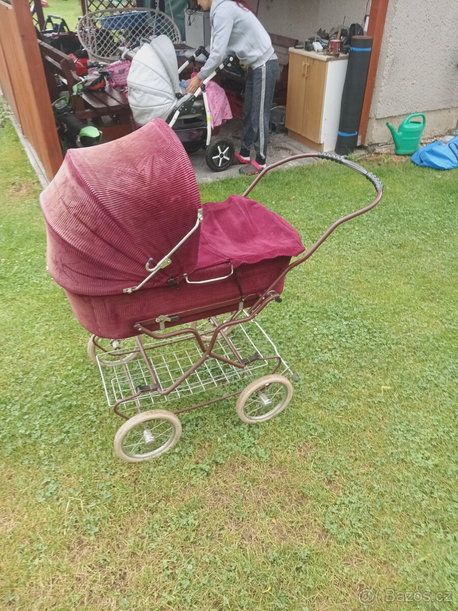 Kočárek eschi trochu retro