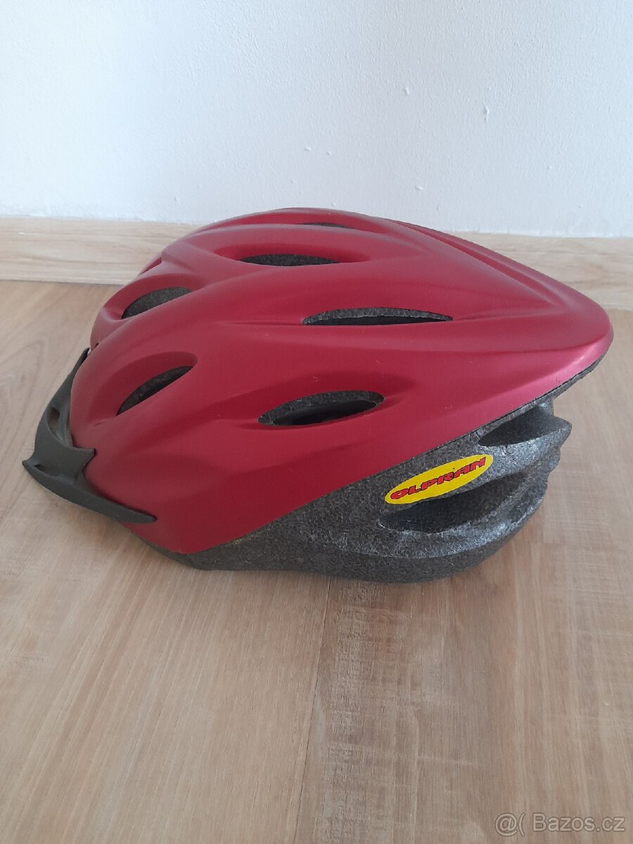 Prodám pěknou dámskou cyklistickou helmu OLPRAM