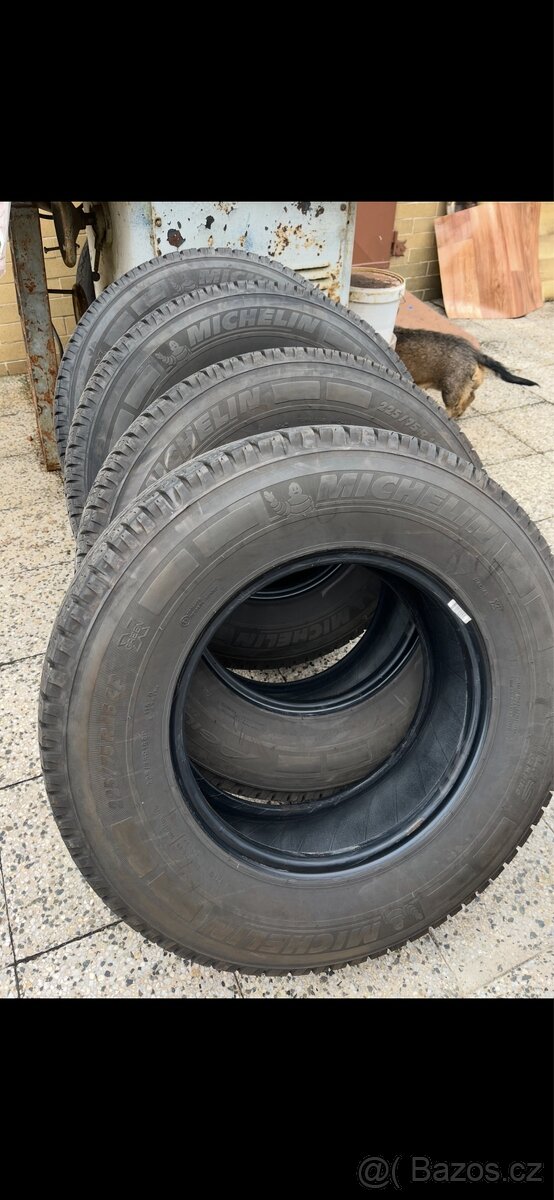 Zánovní pneu 225/75 r16 c p