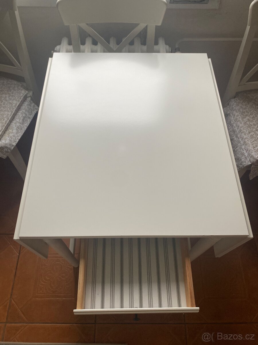 Jídelní stůl ikea