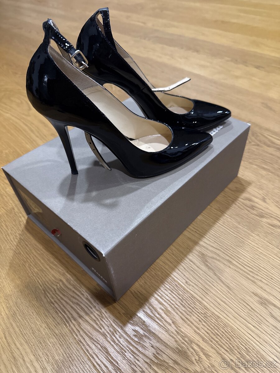 Dámské lakované lodičky