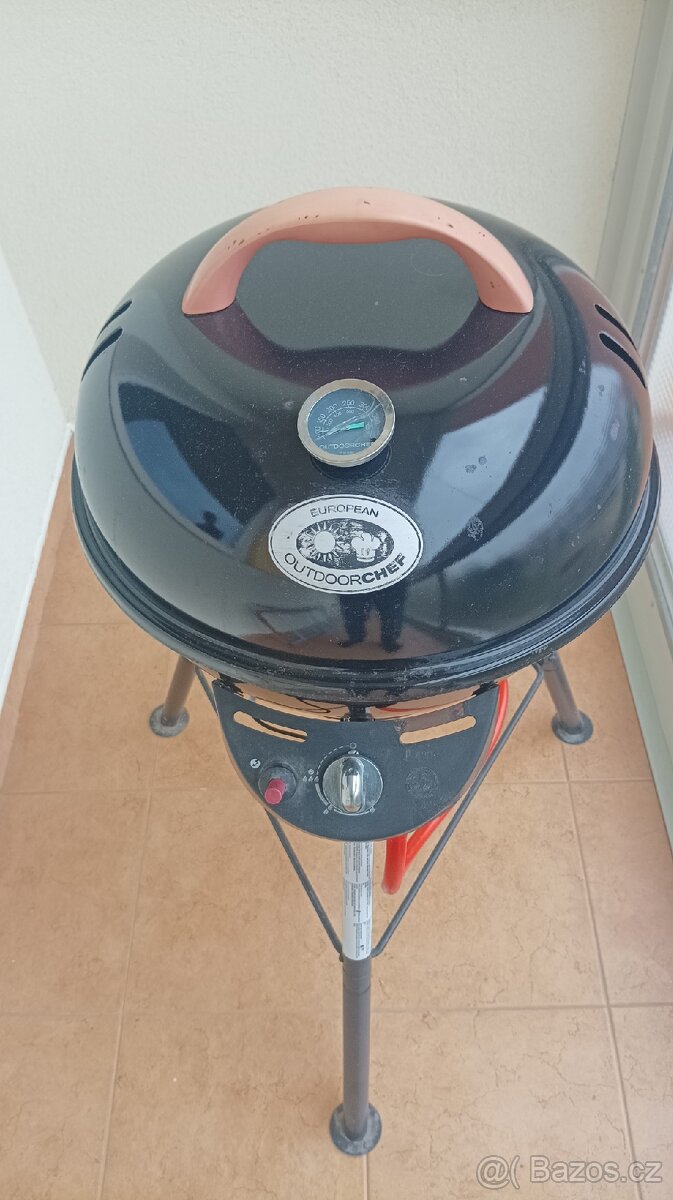 Plynový gril 1800kč.