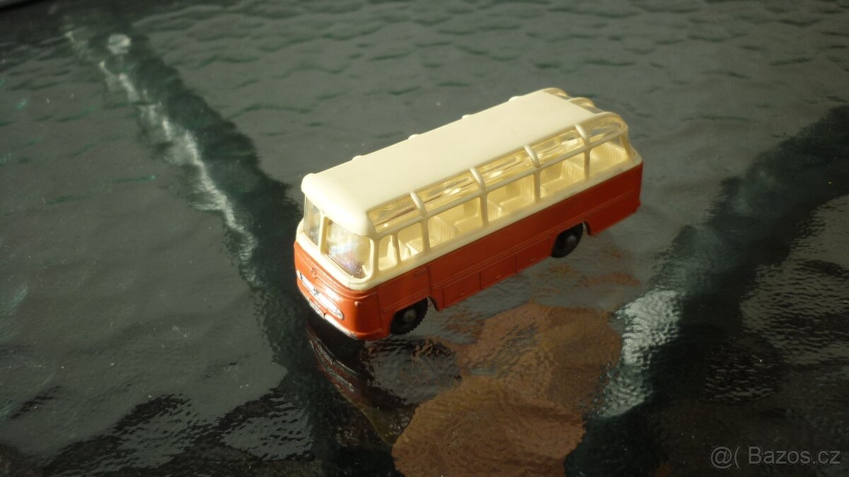 MATCHBOX RW COACH