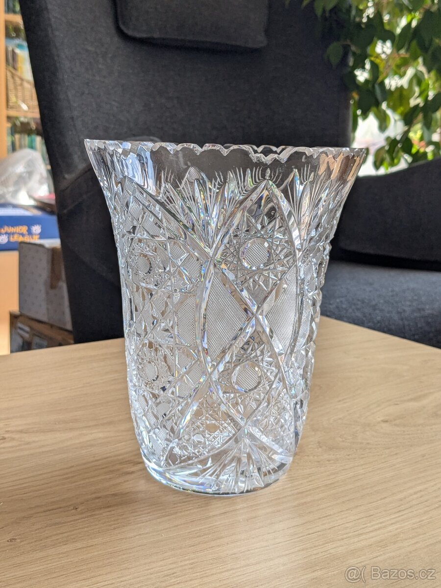 Broušená skleněná váza + popelník