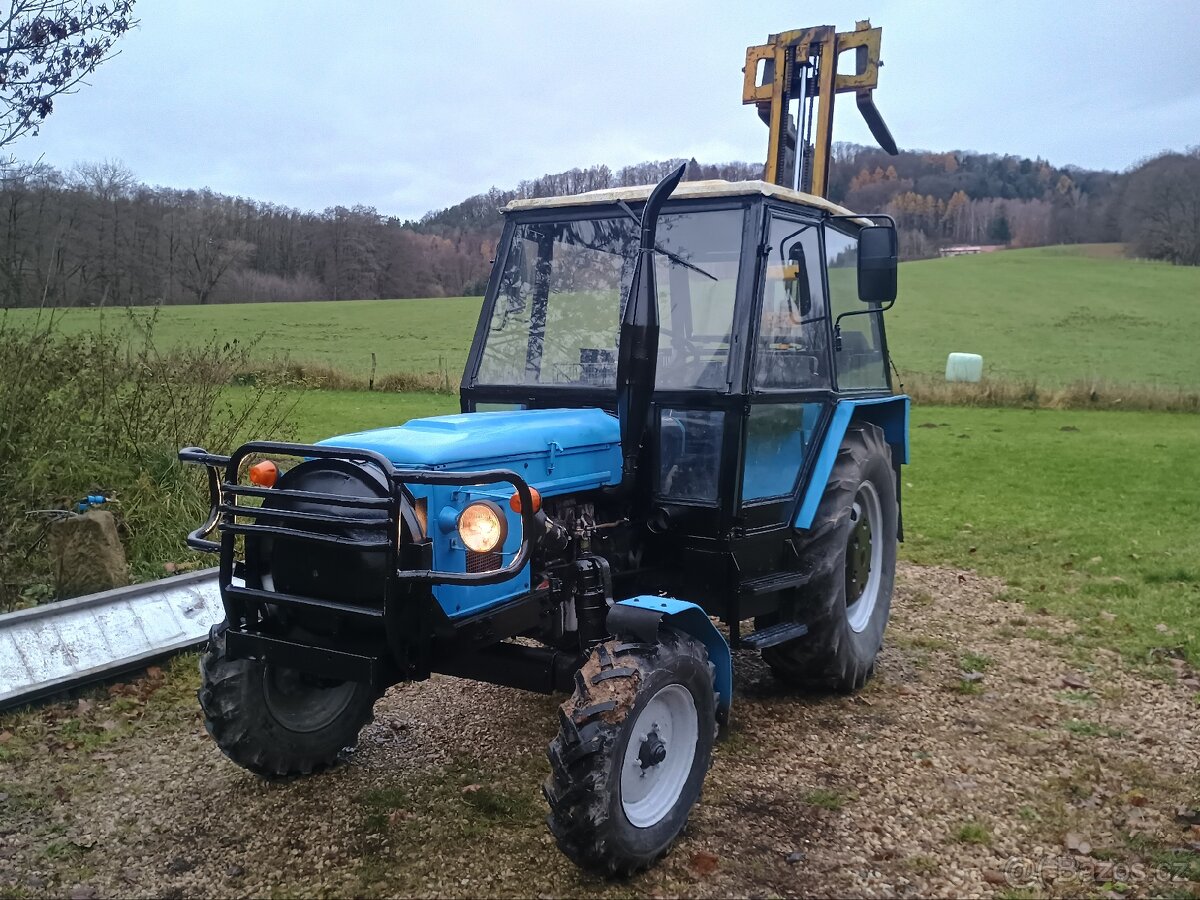 Zetor 6711 s vysokozdvihem