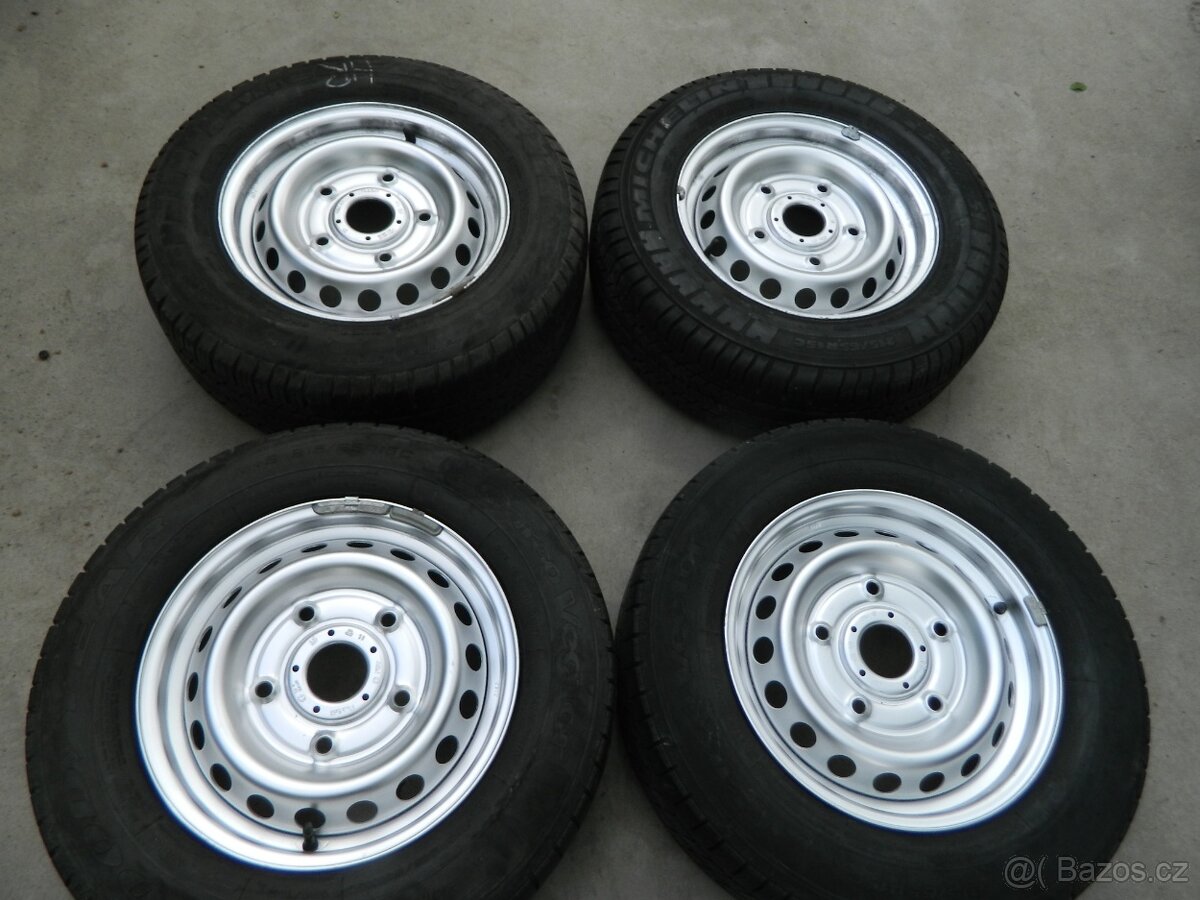 kola ford Transit + pneu R15C