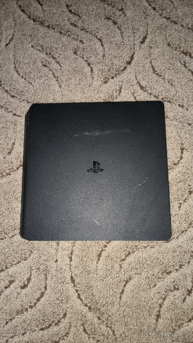 PS4 s ovladačem