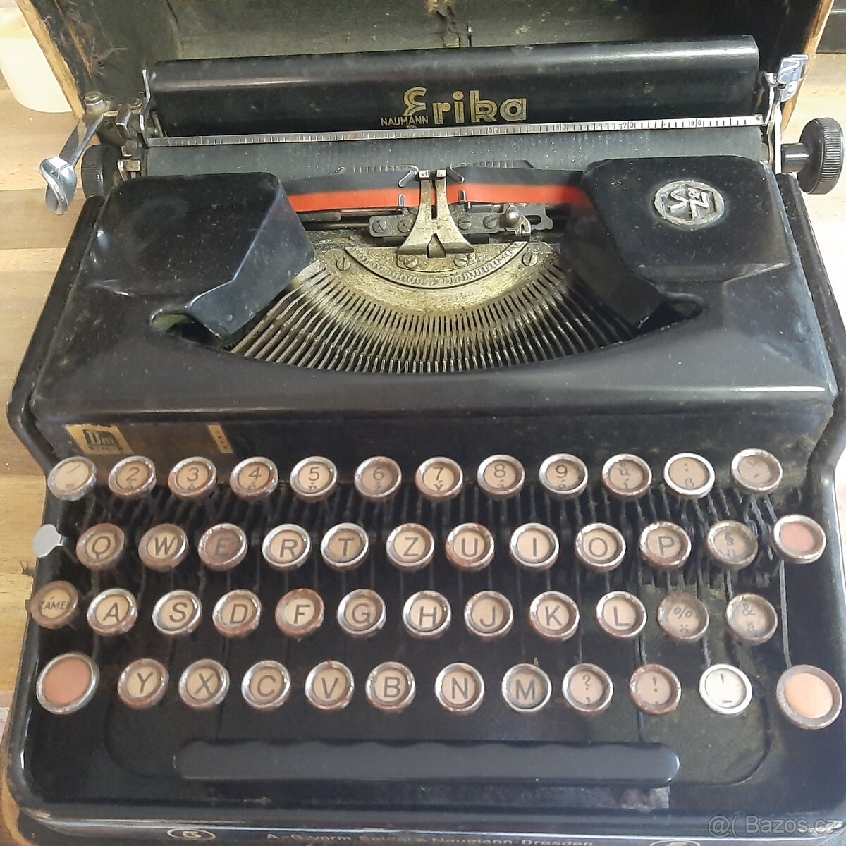 Kufříkový psací stroj