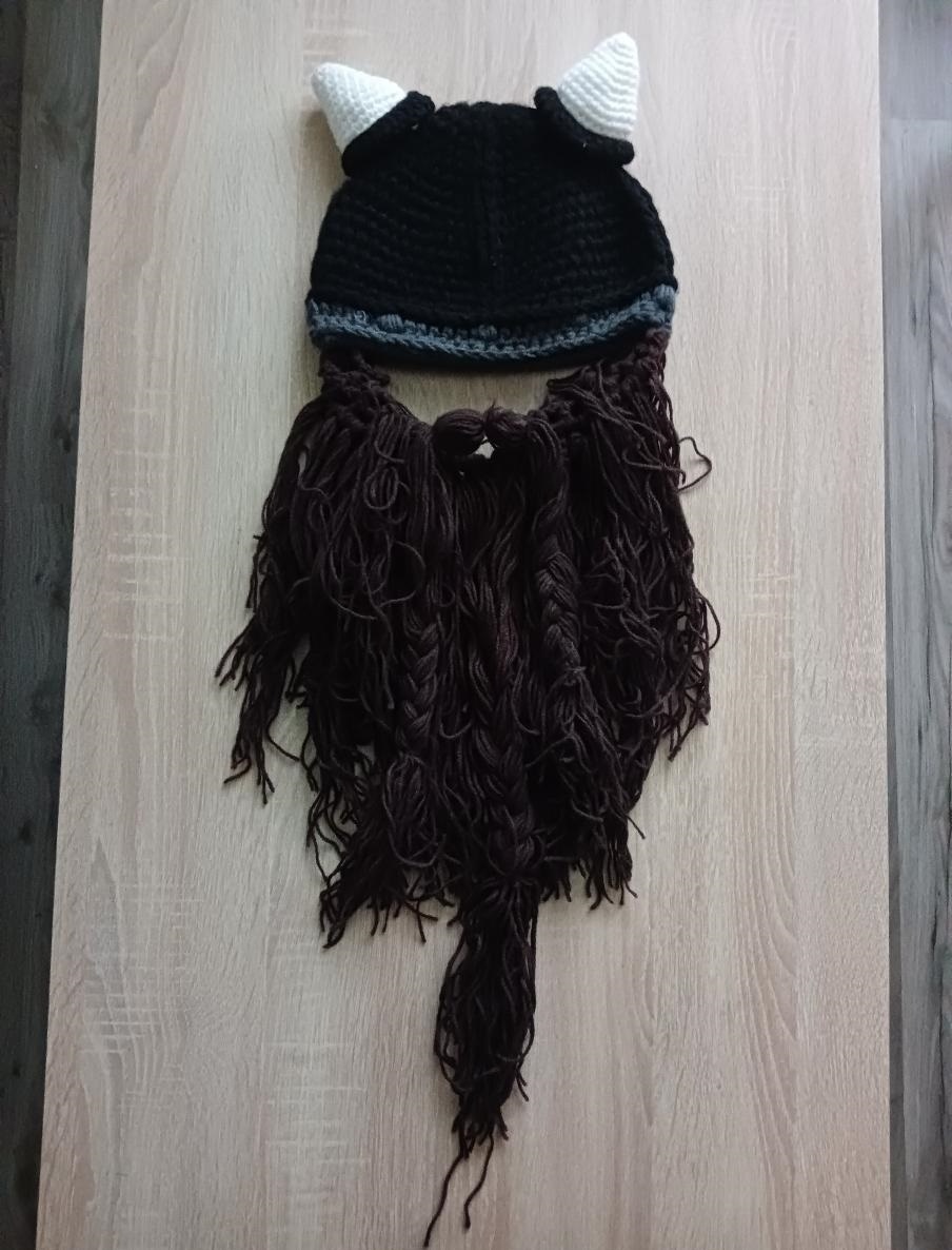 Vikingská zimní čepice s vousy