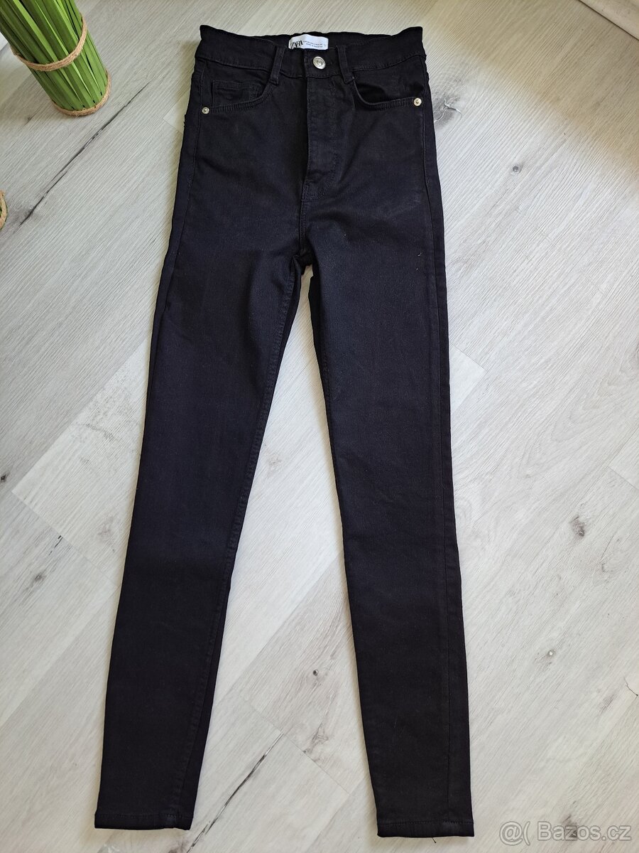 Černé slim kalhoty