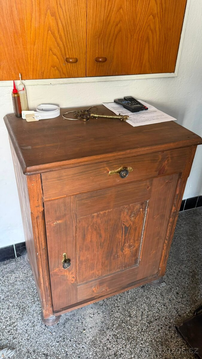 Starožitná komoda