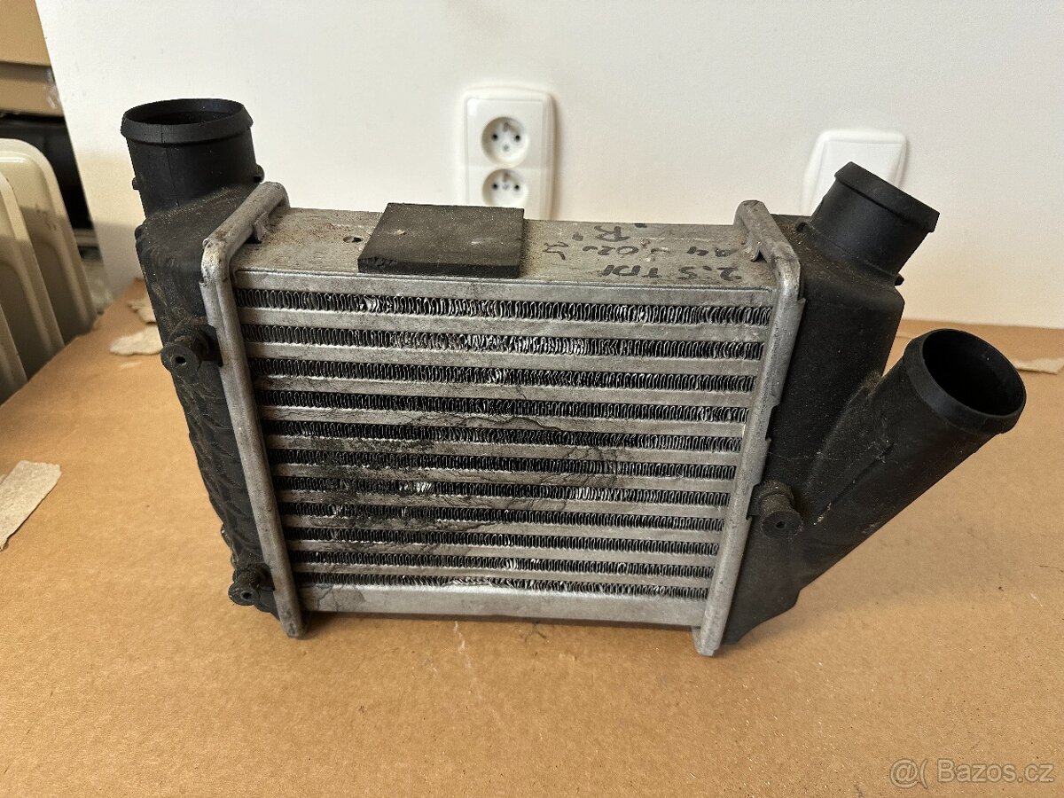Audi A4 B6 B7 intercooler 2.5TDi pravá strana