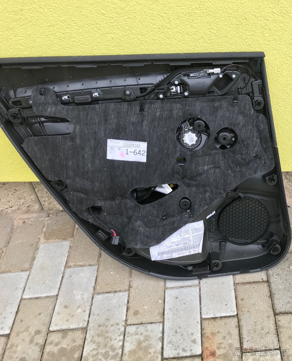 Audi A3 8V - dveřní panel zadní 8V5867306
