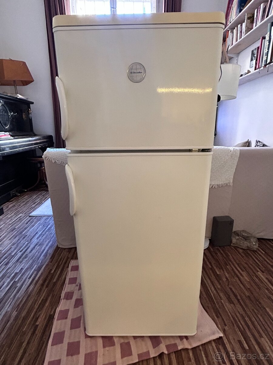 Lednice s mrazákem Electrolux (výška 122 cm)