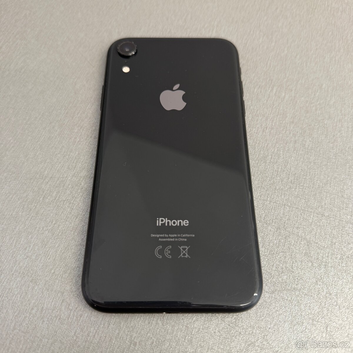 iPhone XR 64GB, pěkný stav, 12 měsíců záruka