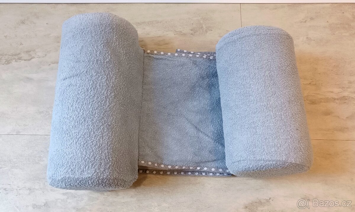 Polohovací válečky, klíny do kolébky, postýlky