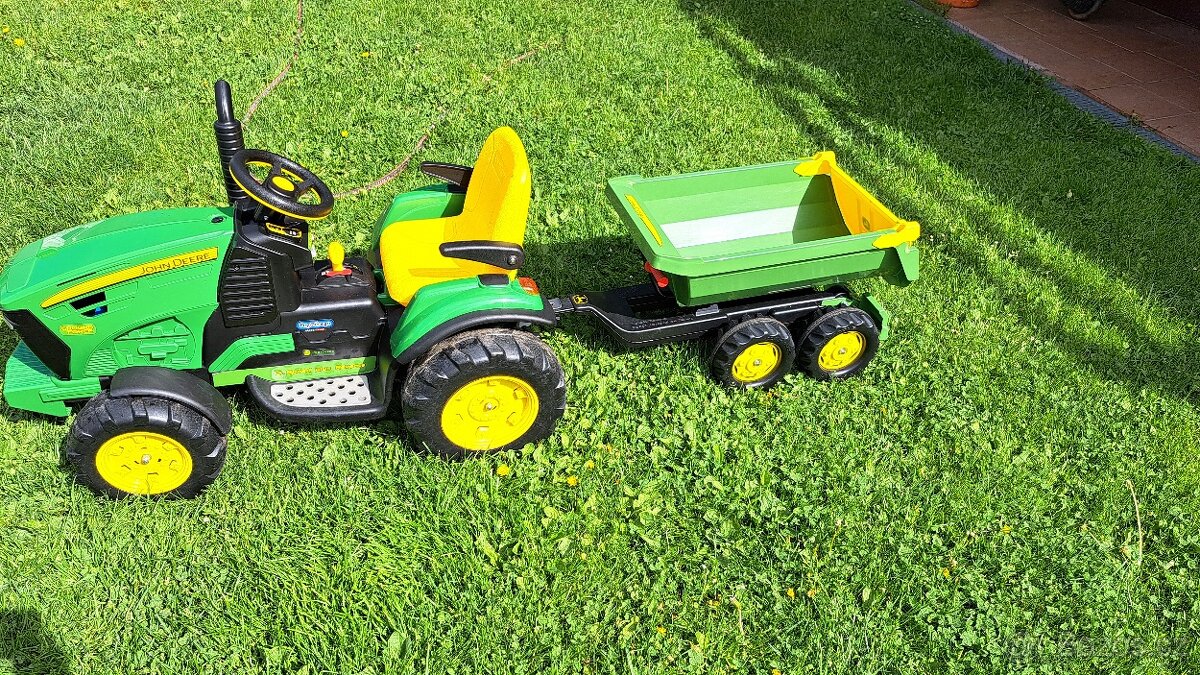 Prodám zánovní dětský elektrický traktůrek John Deere