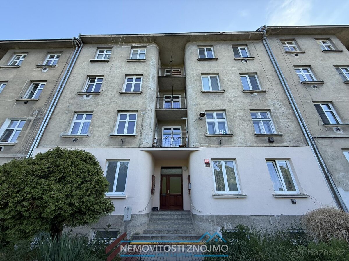 Pronájem cihlového bytu 1+kk, 30m2, částečně zařízený, dvore