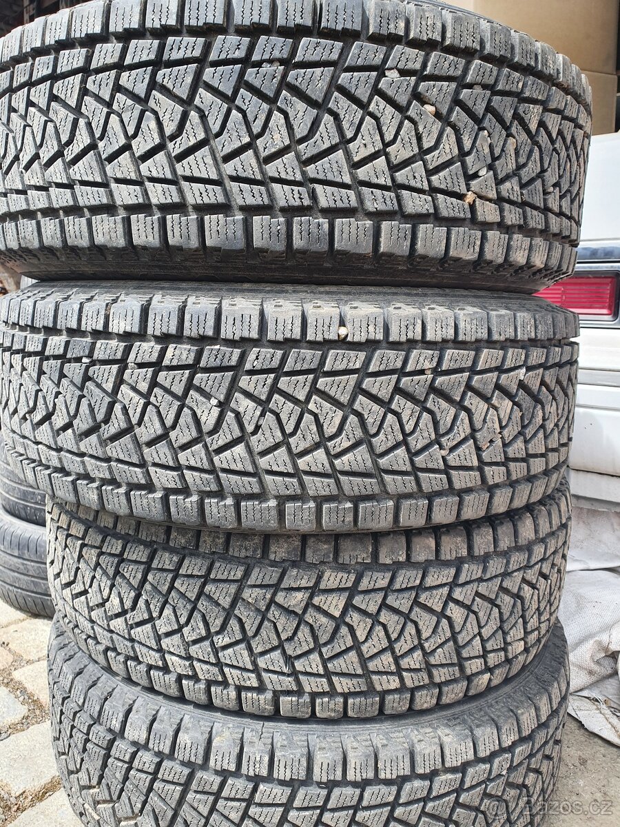 Pneu Vraník 235/65 r17