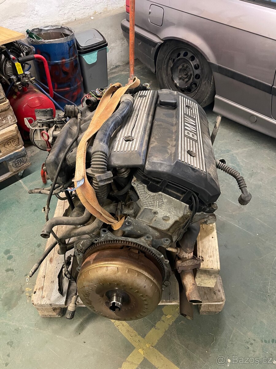 Motor m52b25