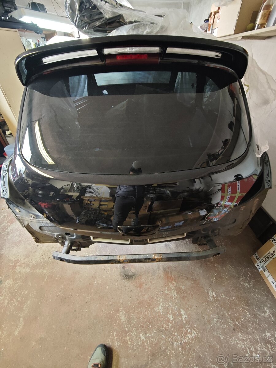 Opel Corsa D OPC nárazníky/dveře/okna