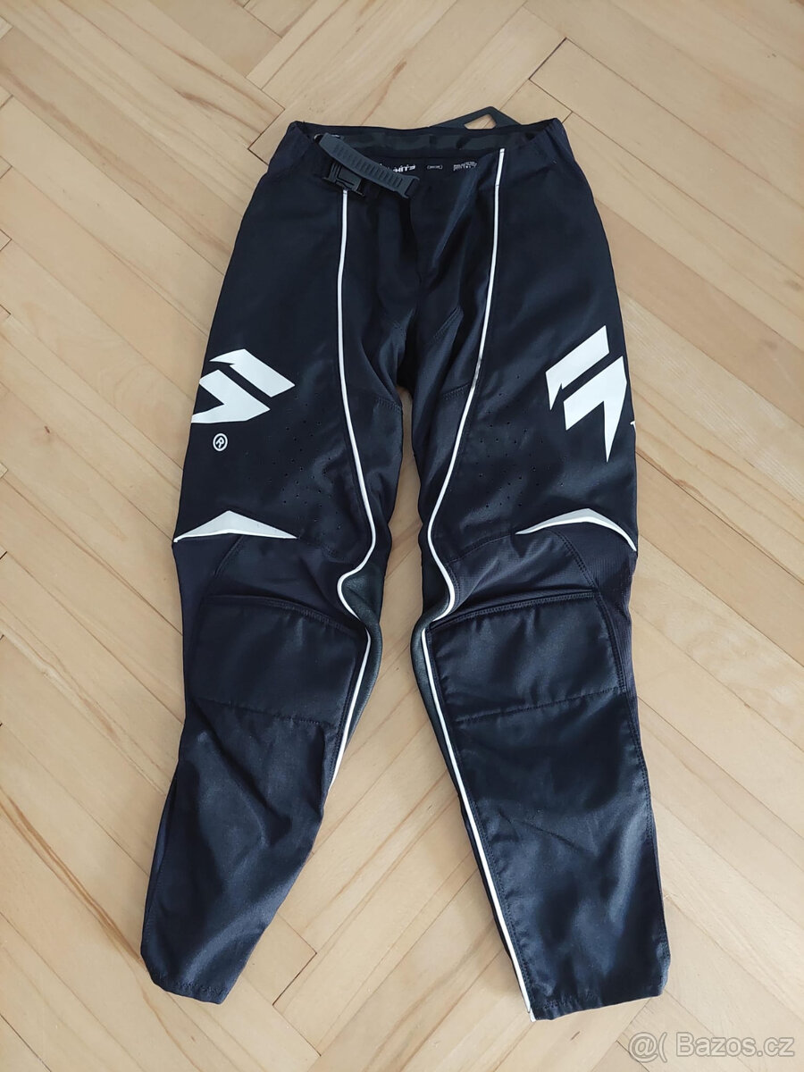 Dětské MX kalhoty SHIFT vel. 26, dres a chrániče jako bonus