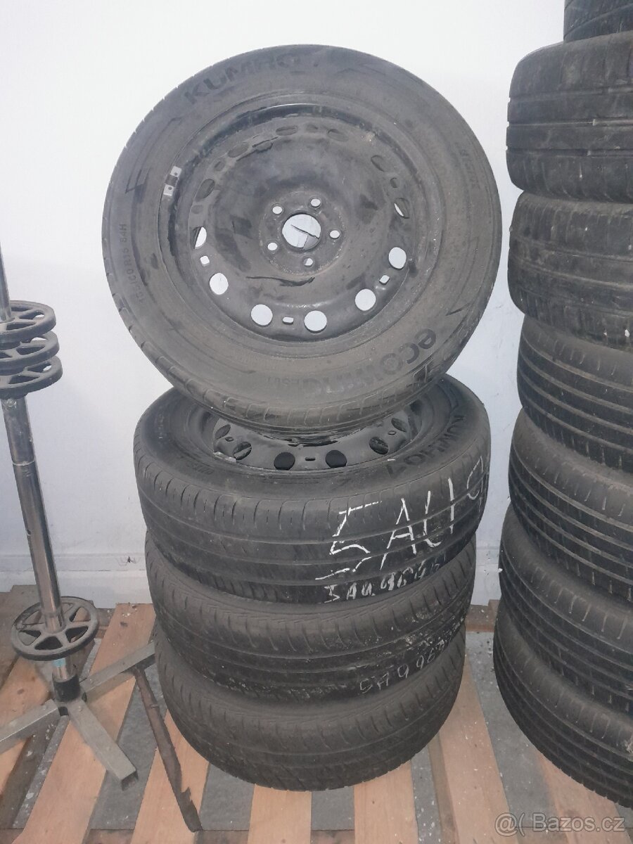 Prodám pneu vc. Plech disku