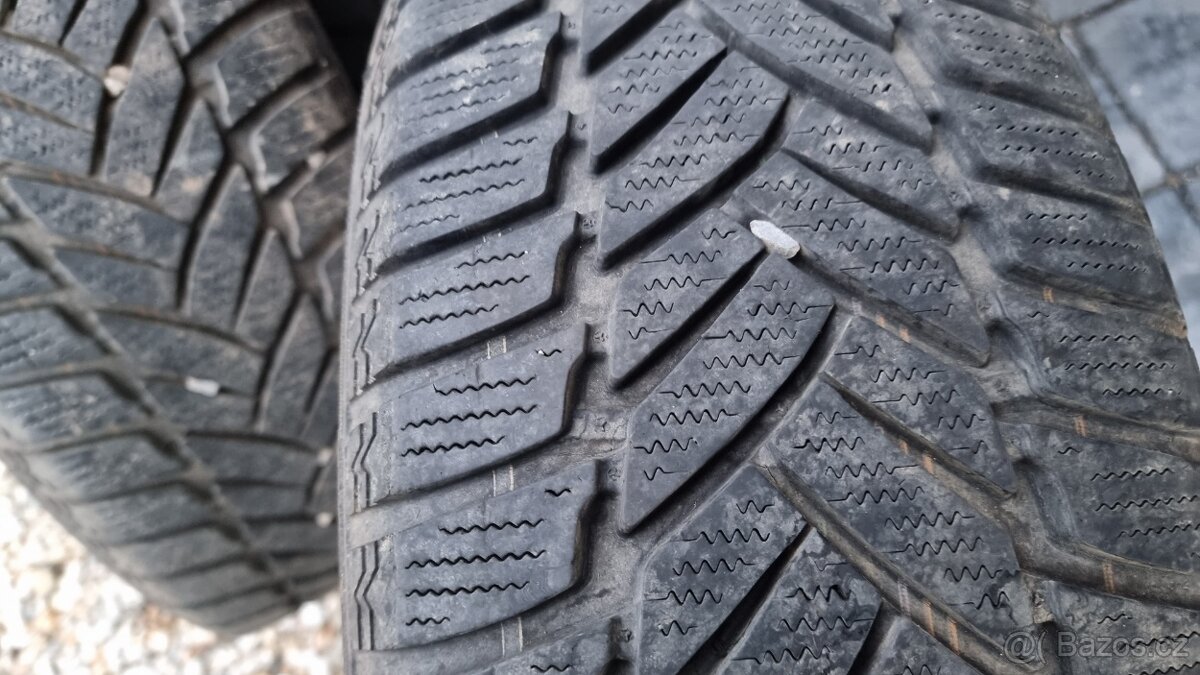 ZIMNÍ PNEU DUNLOP  205 60 r16 5x112
