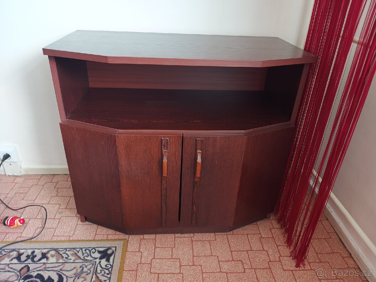 Skříňka pod tv