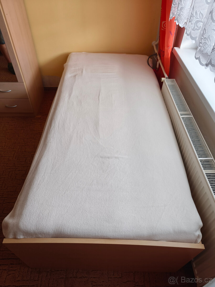 Postel s uložným prostorem 90x200