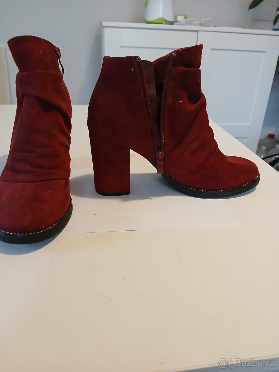 Dámské zimní boty na podpatku