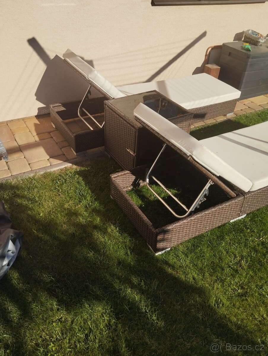 Prodám lehátka plast.ratan nevyužité.