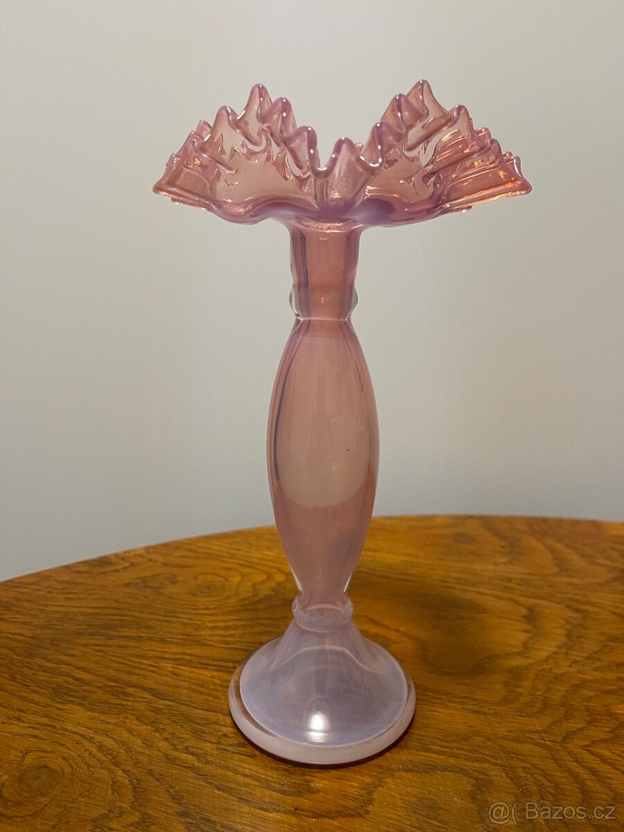 Skleněná váza růžová
