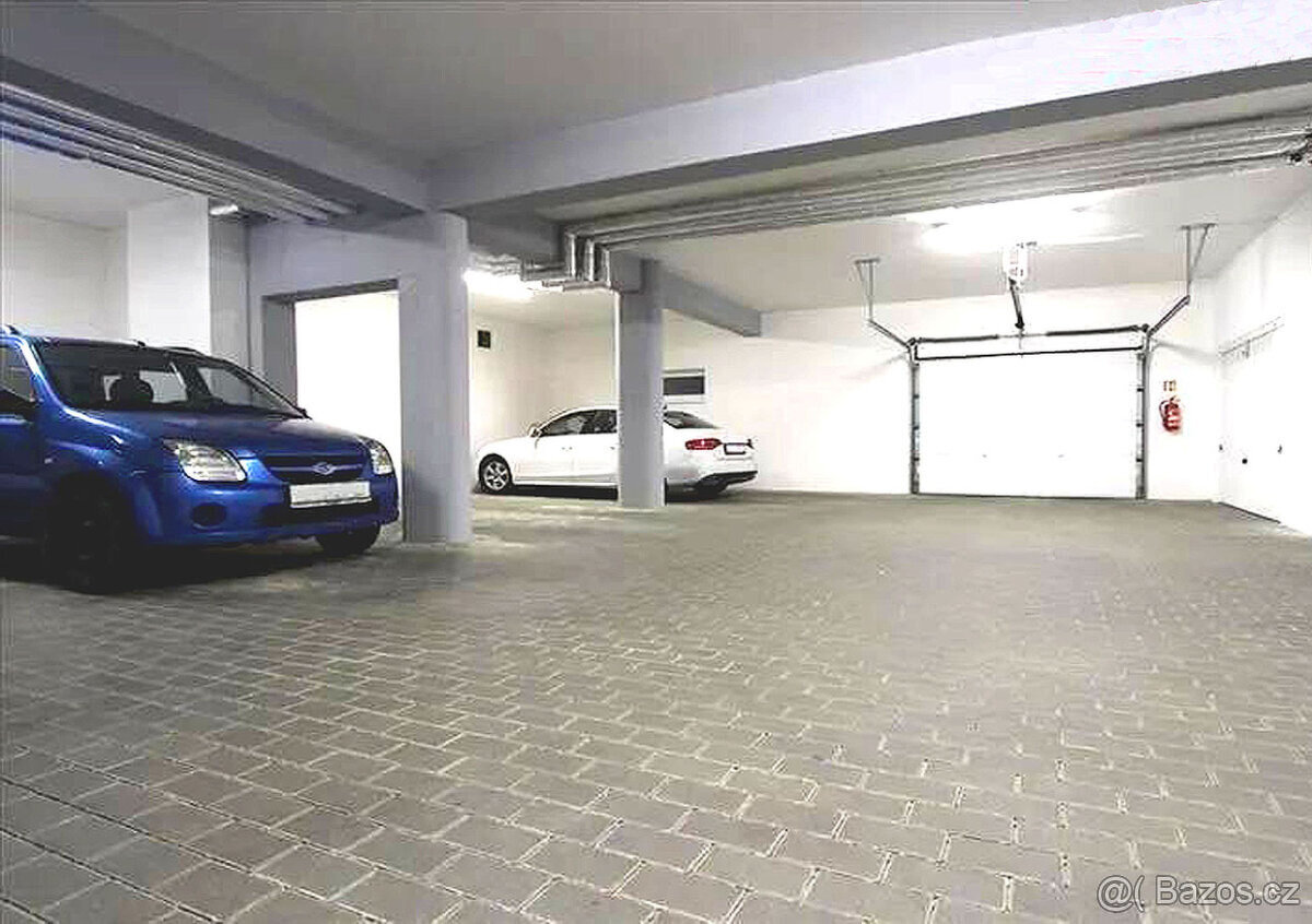 PRODÁM KRYTÉ  GARÁŽOVÉ STÁNÍ -  Brno, U Leskavy