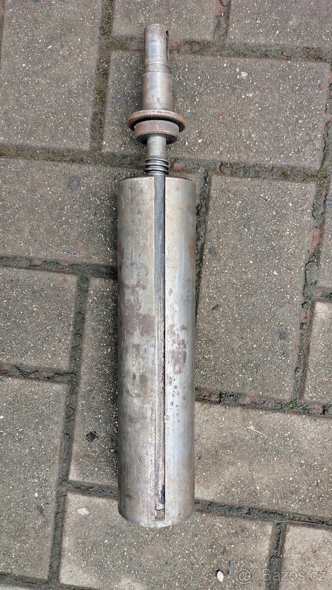 pinola koníka - soustruh univerzální - SU28