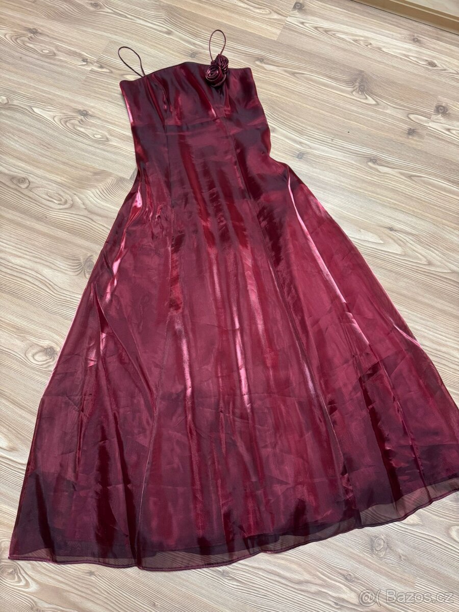 KRÁSNÉ PLESOVÉ ŠATY zn. DEBUT vel. 36