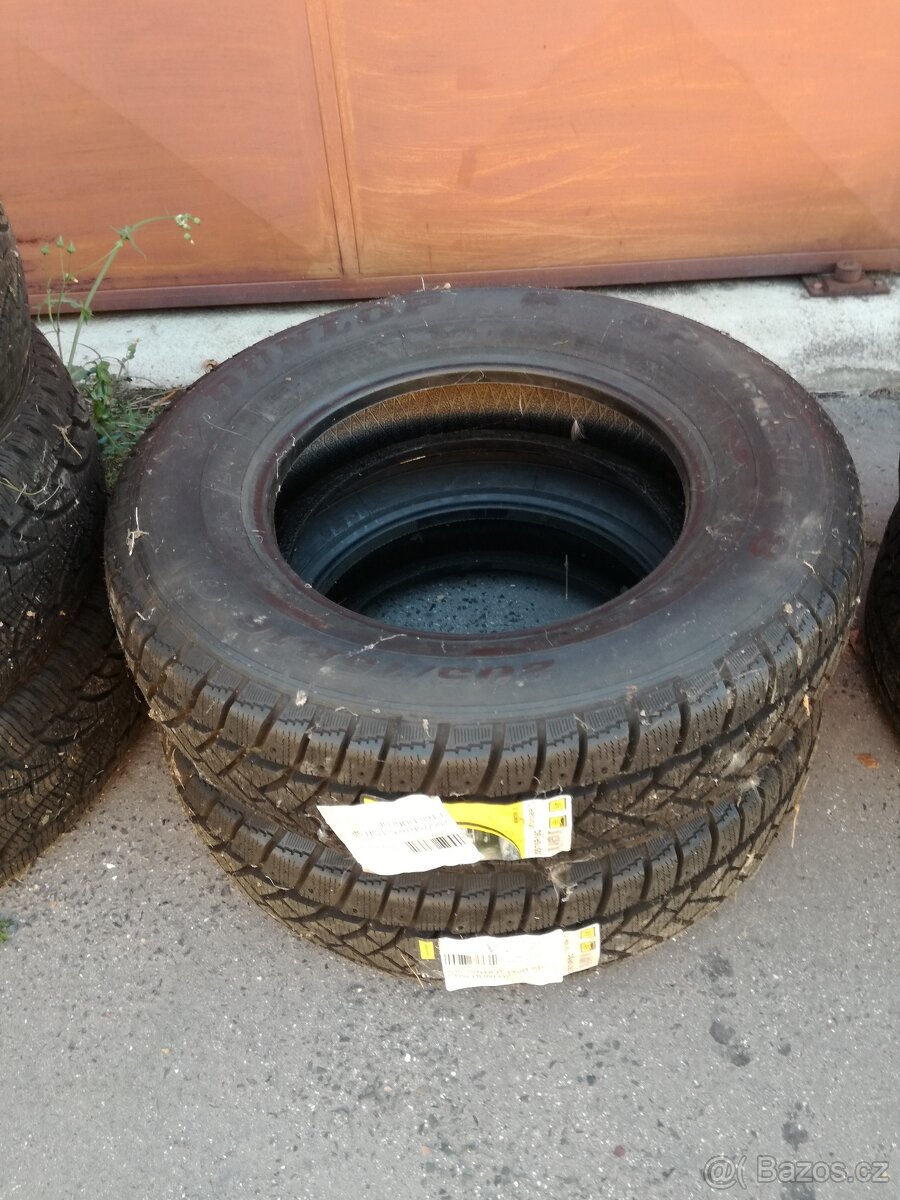 Dunlop zimní pneu 205/75/16 C - 2 ks - Nové