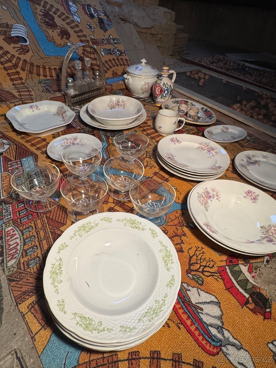 PRODÁM RUČNĚ MALOVANÝ STAROŽITNÝ PORCELÁN