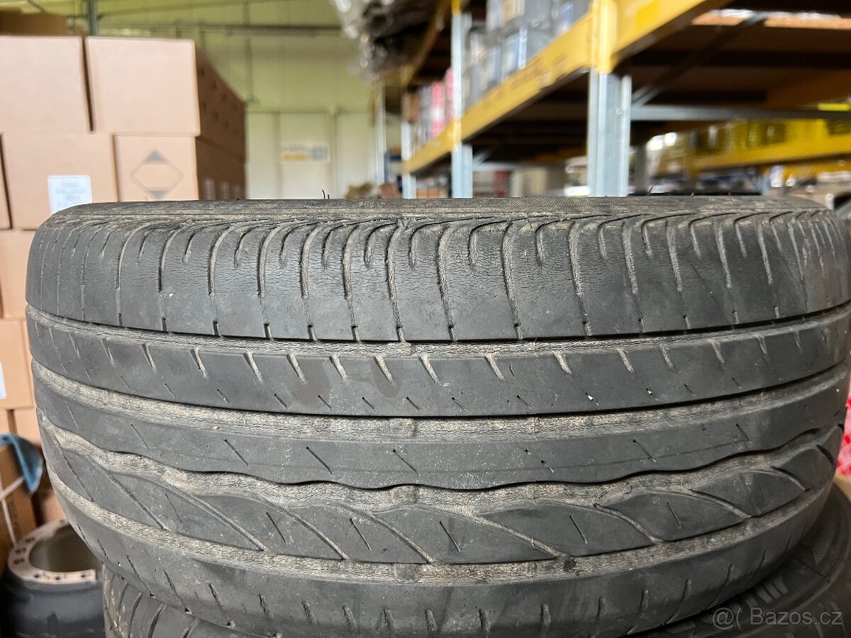 Letní pneu 215/45R16
